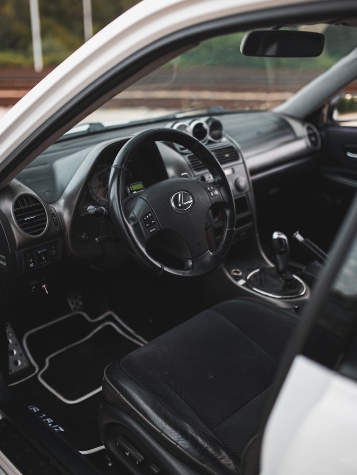 Lexus IS200 - fotka 2