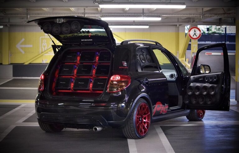 Suzuki SX4 “Blackzuki” Audio Showcar - fotka 1